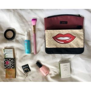 🎁FREE W/ PURCHASE🎁